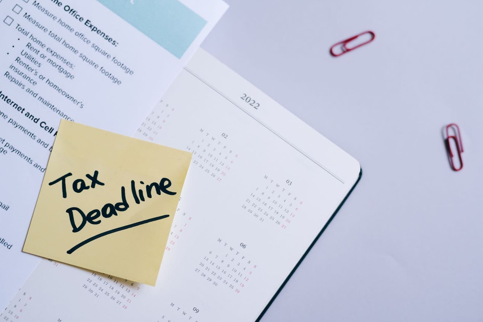 A desk calendar with a red circled date and a pen, representing deadline tracking and planning